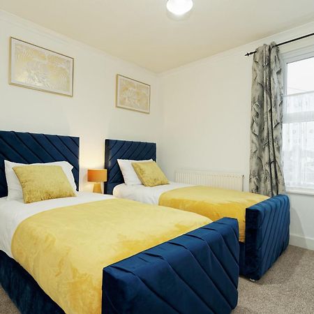 Lovely Luxury 3 Bed House Appartement Chatham  Buitenkant foto
