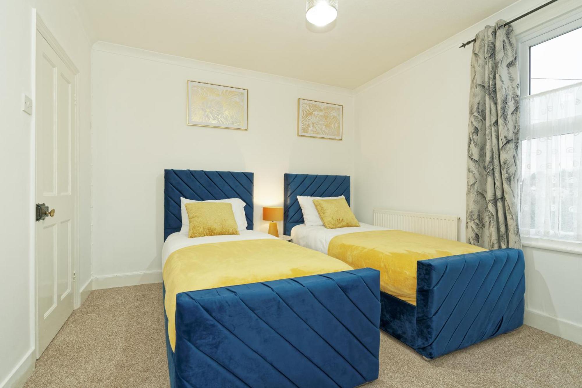 Lovely Luxury 3 Bed House Appartement Chatham  Buitenkant foto
